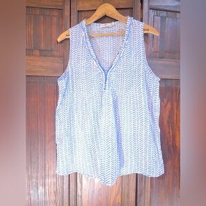 Vineyard Vines Blue and White Patterned Top‎